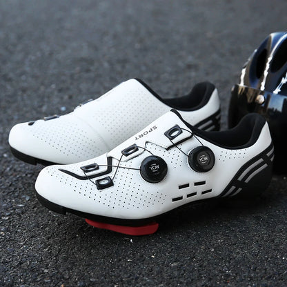 Sapatilha de ciclismo com travas, esportiva e de carbono